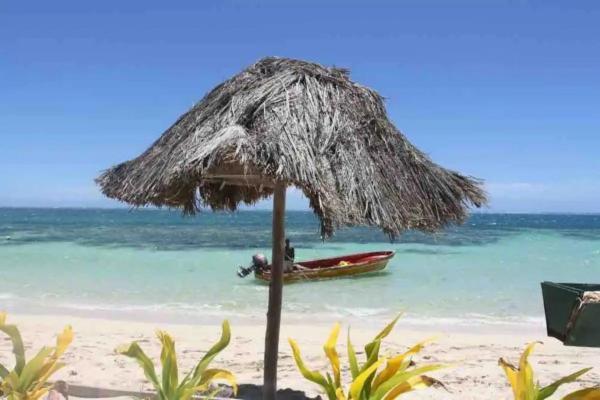 Mana Lagoon Backpackers Villa Esterno foto